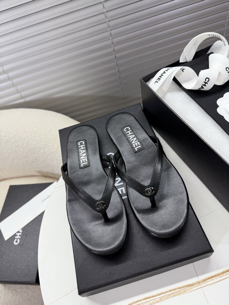 Ch**el slippers